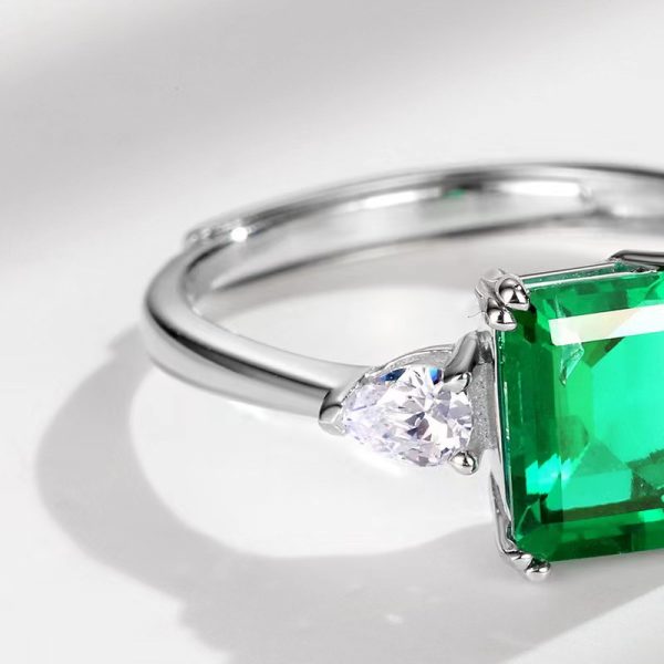 emerald engagement rings