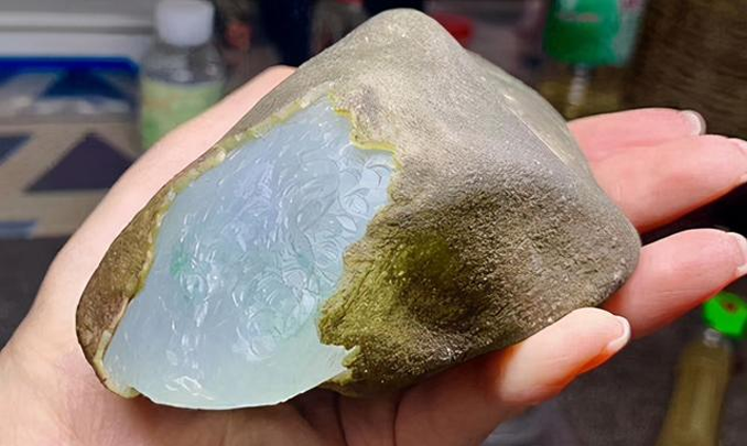 Jade rough stone