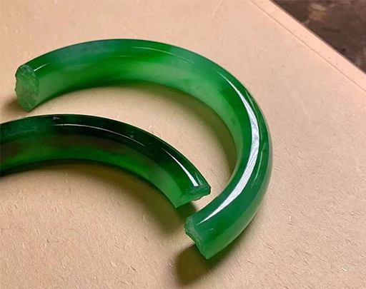 jade bracelet breaking meaning